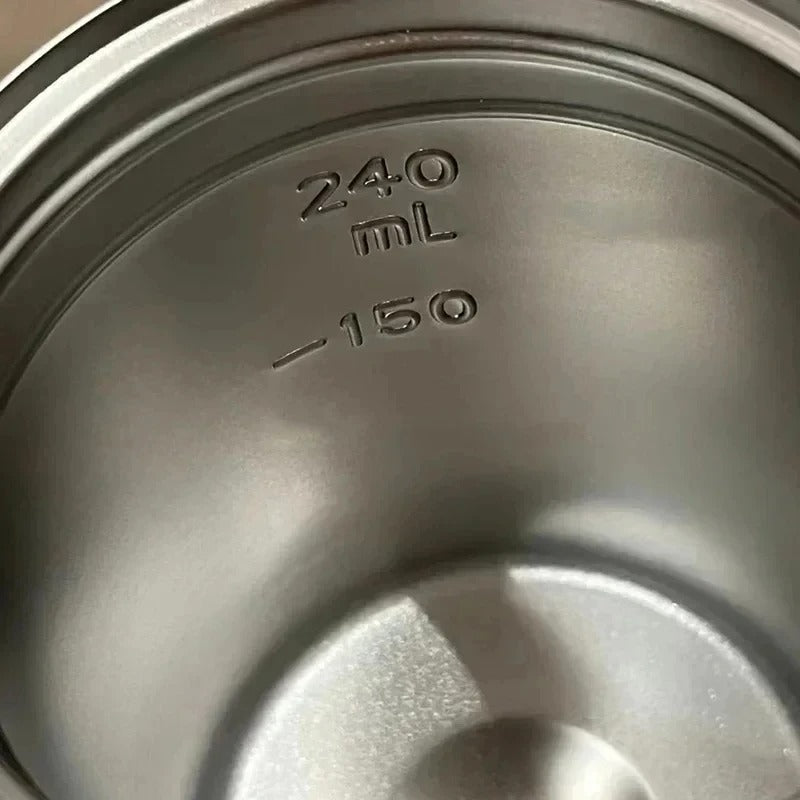 כוס קפה מבודדת Smeg – שומרת על החום והסטייל שלך!