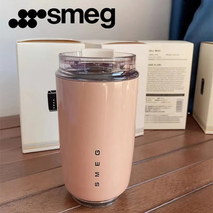 כוס קפה מבודדת Smeg – שומרת על החום והסטייל שלך!