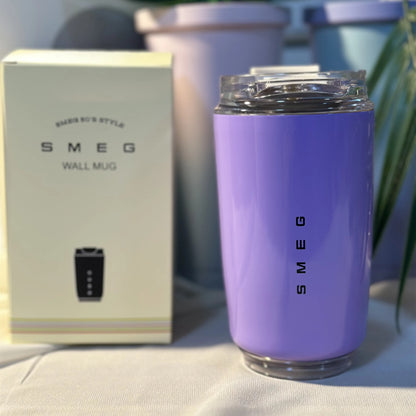 כוס קפה מבודדת Smeg – שומרת על החום והסטייל שלך!