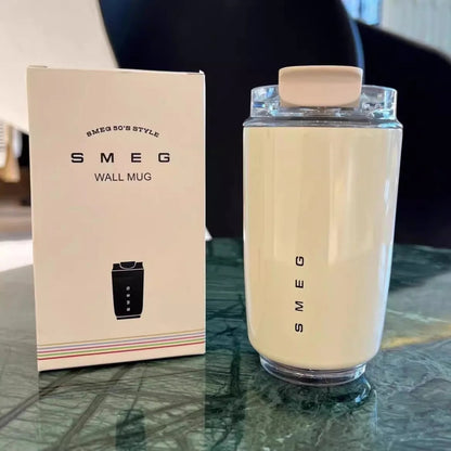 כוס קפה מבודדת Smeg – שומרת על החום והסטייל שלך!