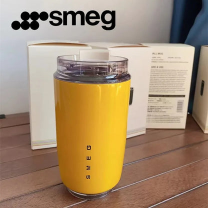 כוס קפה מבודדת Smeg – שומרת על החום והסטייל שלך!